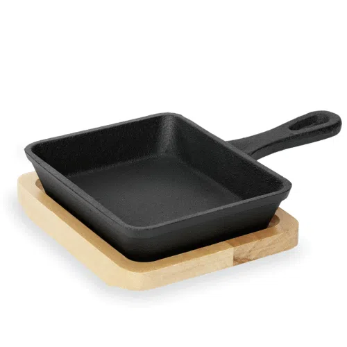 Mini Servierpfanne IRON DINING, mit Holzuntersetzer, 12,5 x 10,5 x 2,5 cm, Gusseisen, Holz - 3539120 - 3539120